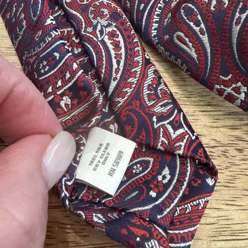 Daniel Cremieux Signature $125 Seven Fold Mens Silk Tie Red Paisley NWT Italy